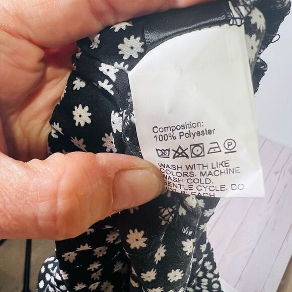 SHEIN Curve Black White Daisy Flower Ruffle Tie Waist Shorts - Picture 8 of 10